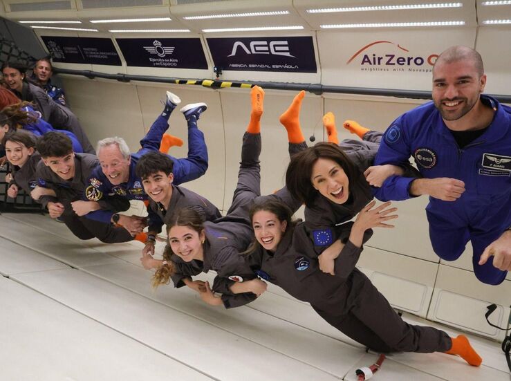 Estudiante extremea Emma Reig experimenta la microgravedad junto a astronautas de la ESA