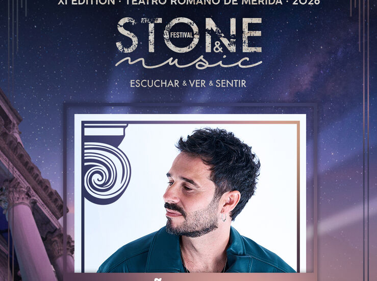 Antoito Molina cuelga cartel de entradas agotadas en el StoneMusic Festival de Mrida