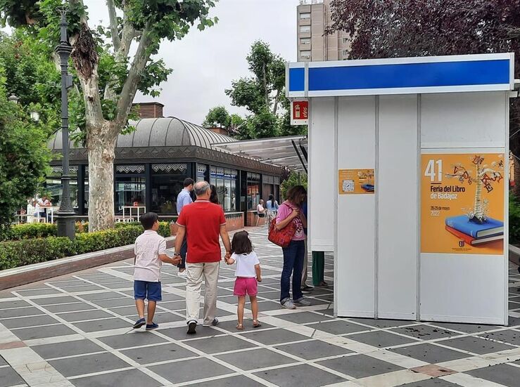 Luz Gabs y Vicente Valls protagonizan la programacin en la Feria del Libro de Badajoz