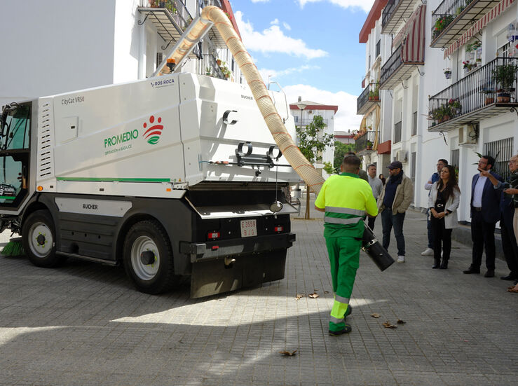Limpieza viaria de Zafra estrena instalaciones y nueva barredora para el centro histrico
