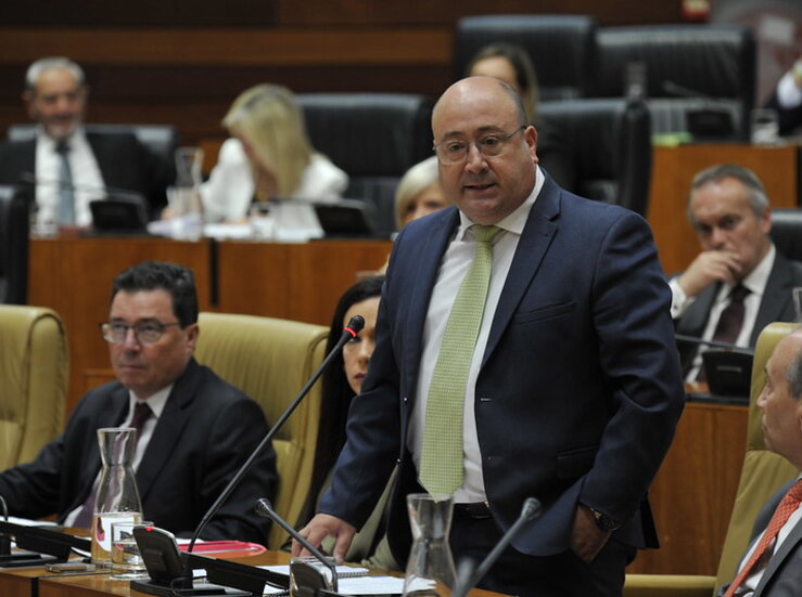 El consejero de Agricultura anuncia ayudas al cereal arroz y apicultura