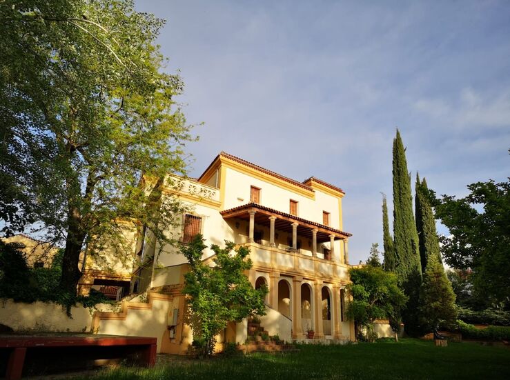 Jardines del Museo Pedrilla de Cceres se convierten este sbado en el Mercado del Arte