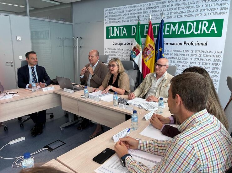 La Junta y UEx impulsan nuevos ttulos adaptados al tejido productivo regional