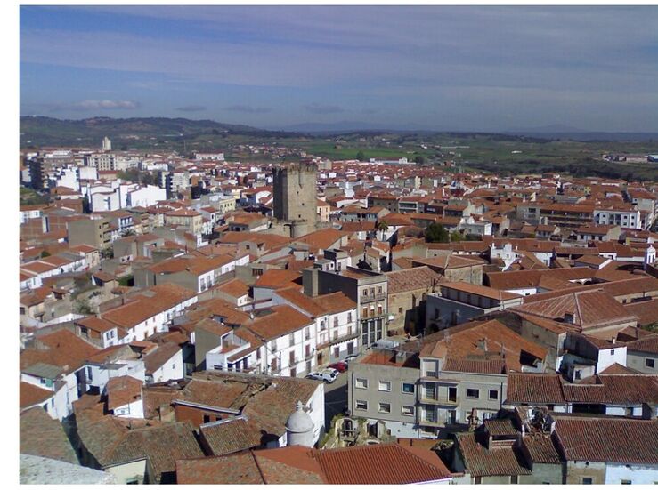 Ayuntamiento de Coria pide a ciudadana limpieza parcelas para prevenir incendios
