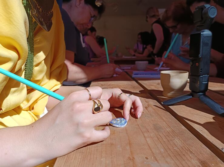 100 personas hacen sus propias pulseras romanas en Mrida en un taller de Emerita Lvdica
