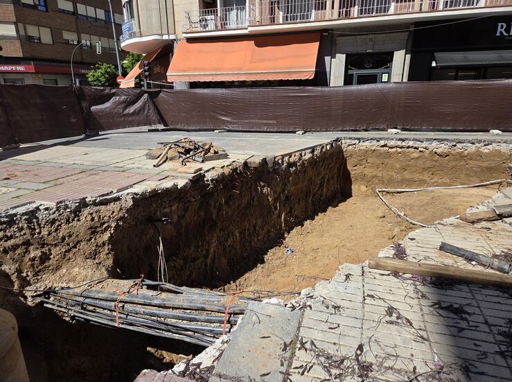 Estudian 27 cuerpos aparecidos en un enterramiento del siglo XI en unas obras en Badajoz 