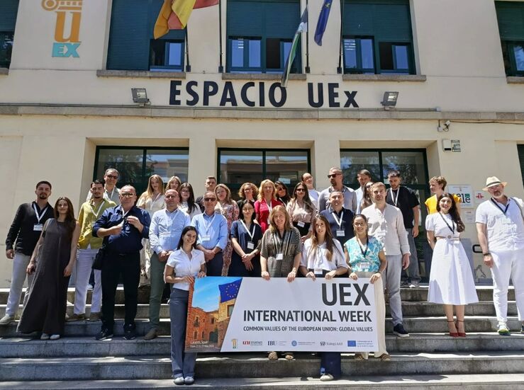 Universidades de BosniaHerzegovina y Kosovo se forman en valores comunes de UE en UEx