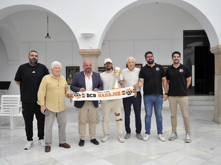 Vtaly La Mar BCB ofrece a la Asamblea la Copa de Campen tras ascenso a Segunda FEB