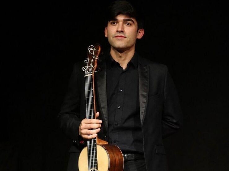 El guitarrista emeritense Nacho Cuadrado Espadia gana el segundo premio en Parma