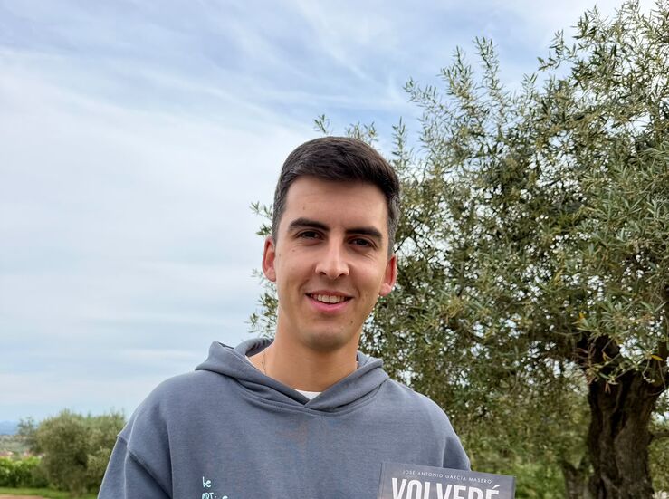 Jos Antonio G Masero presenta su novela Volver en Oliva de la Frontera 