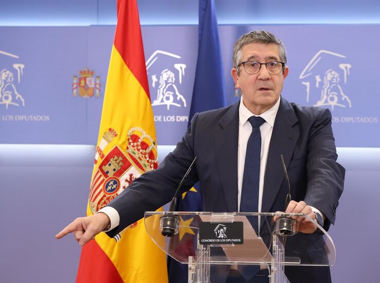 El PSOE respalda apoyar los PGEx si Guardiola prescinde de los consejeros de Vox