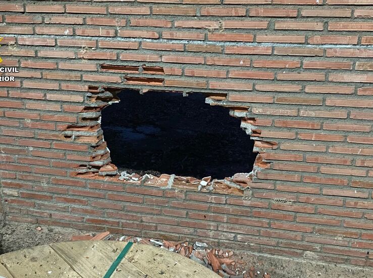 Tres detenidos por intentar robar mediante un butrn en subestacin elctrica en Almaraz