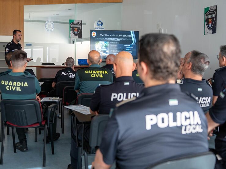 Polica Local de Mrida ofrece curso de formacin en normativa y seguridad sobre los VMP