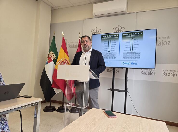 El autobs urbano de Badajoz recupera el servicio a la Base General Menacho de Btoa