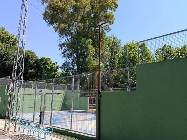 Reabren pistas pdel del polideportivo municipal de Coria tras reparar daos por borrascas