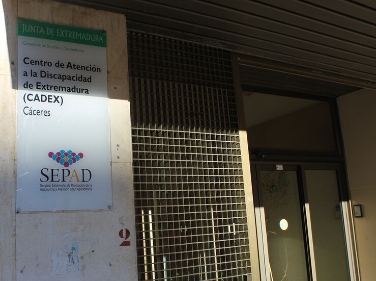 PP niega que se vayan a eliminar tratamientos en Cadex de Cceres y PSOE pide refuerzo