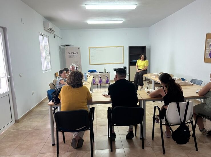 Fademur organiza un curso sobre atencin sociosanitaria en Burguillos del Cerro 