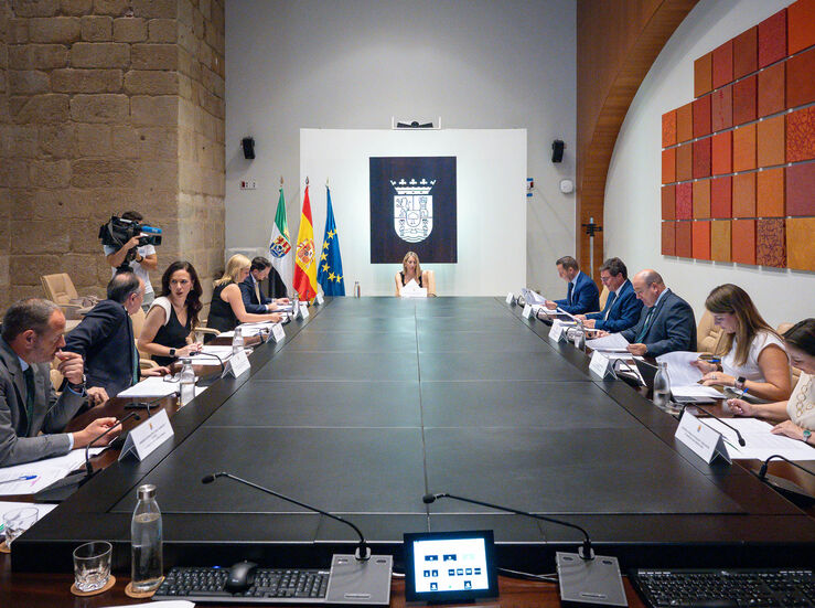  Junta adjudica conciertos para servicio residencia a personas con discapacidad por 54M
