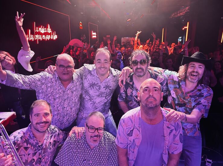 Vinilo Snchez Band ofrece concierto con clsicos del pop y rock nacional en Badajoz