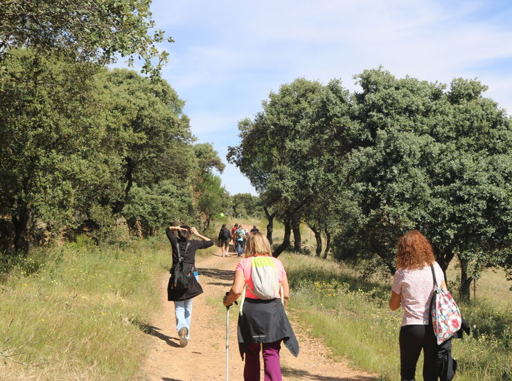 PSOE de Cceres organiza ruta nocturna de senderismo por Valhondo y Valdeflores