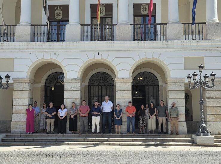 Ayuntamiento Badajoz se suma al minuto de silencio por vctimas terremotos de Venezuela