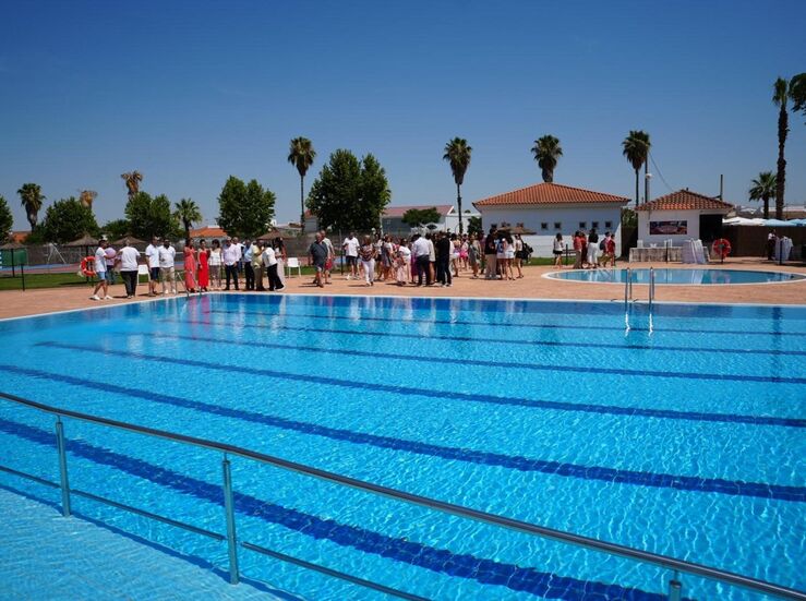 Los Guadalperales inaugura renovada piscina municipal tras 10 aos cerrada y sin servicio