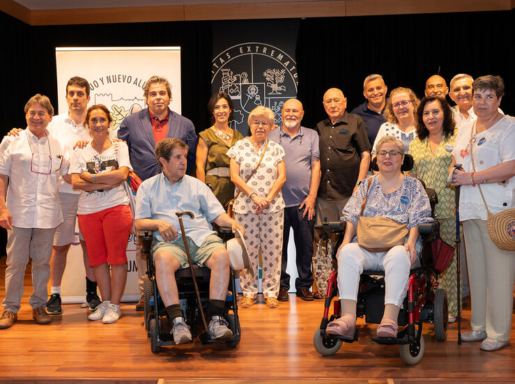 Diputacin entrega a Asociacin Esclerosis Mltiple ms de 3700 de concierto solidario