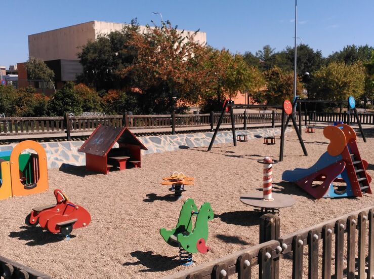 Cceres crear zonas de sombra en cinco parques infantiles con una inversin de 246000