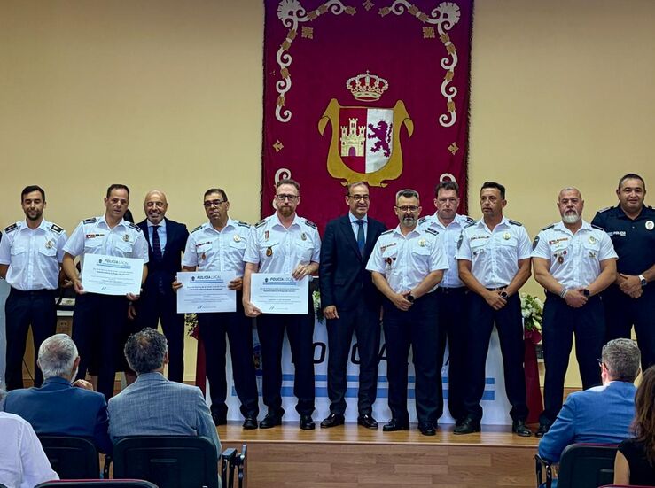 Cceres homenajea a 60 policas locales que han participado en 18 actuaciones relevantes