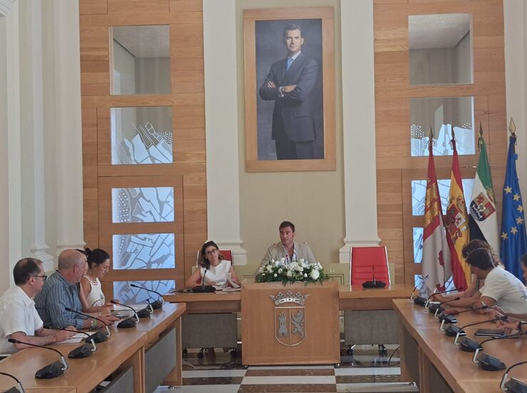 El Ayuntamiento de Cceres inicia los trmites para nombrar Hija Adoptiva a Dania Dvora