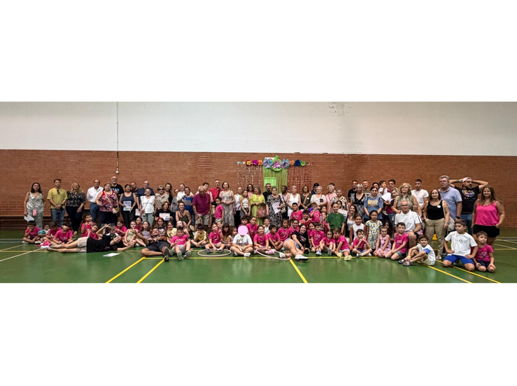 600 nios de campamentos urbanos de Cceres disfrutan junto a sus abuelos de actividades