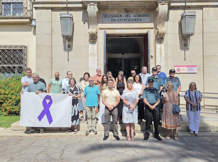 Minuto de silencio por ltimas vctimas de violencia de gnero ante la Delegacin Gobierno