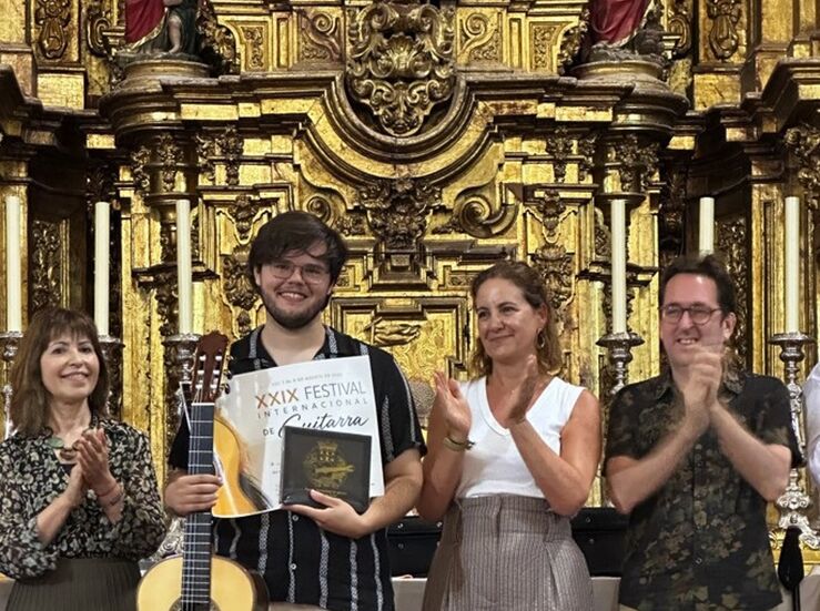 Gonzalo Pealosa gana el XXIX Festival Internacional de Guitarra Ciudad de Coria 