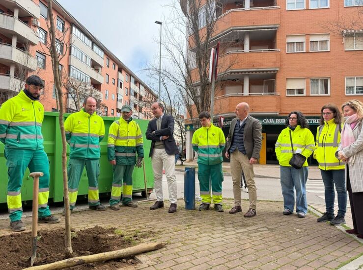 Nueva campaa de plantacin de rboles y arbustos en diferentes zonas de Cceres