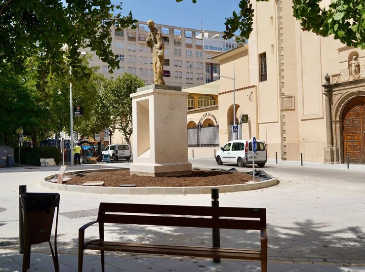 Reabre trfico calle Santo Domingo de Badajoz tras finalizar obras de la plataforma nica
