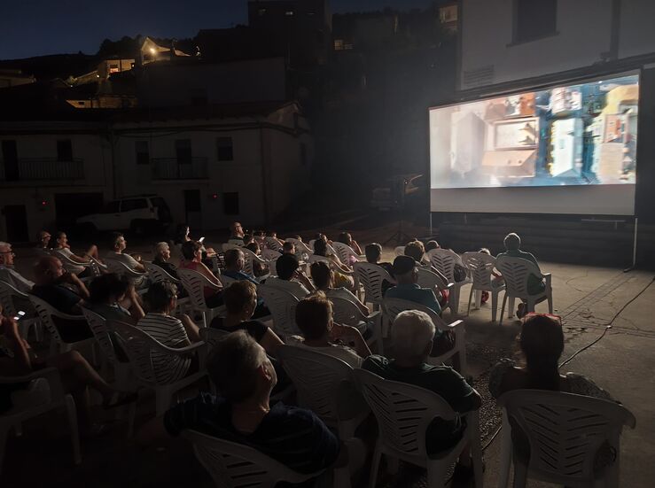 Cinestival lleva el cine al aire libre a doce municipios de la provincia de Cceres