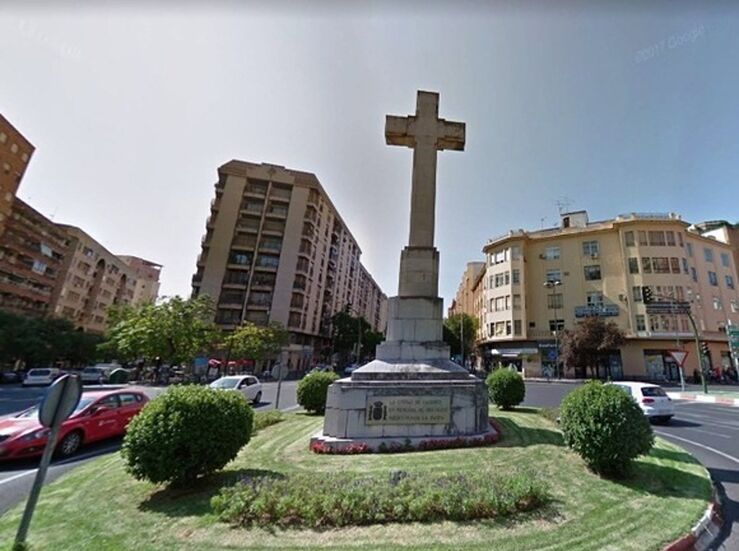 Varias asociaciones memorialistas de Extremadura reclaman retirada de la Cruz de Cceres