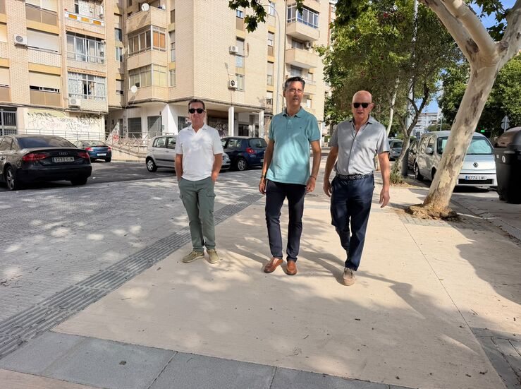 El Ayuntamiento de Cceres renueva el pavimento de la Avenida de Cervantes 