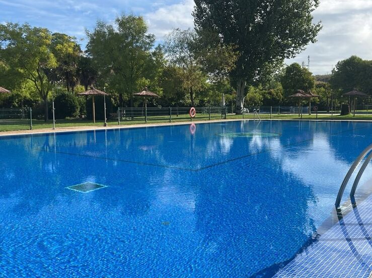 Coria cierra sus piscinas municipales por la alerta de lluvias y viento en la zona