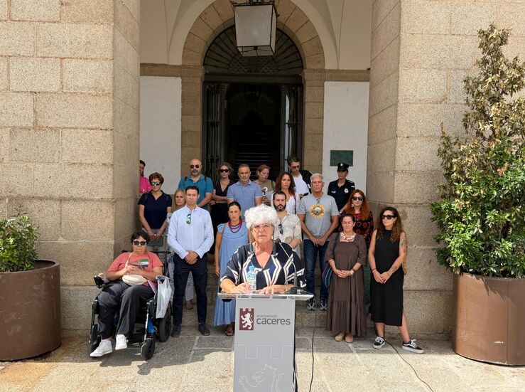 Cceres muestra su repulsa por los asesinatos de mujeres vctimas de la violencia machista