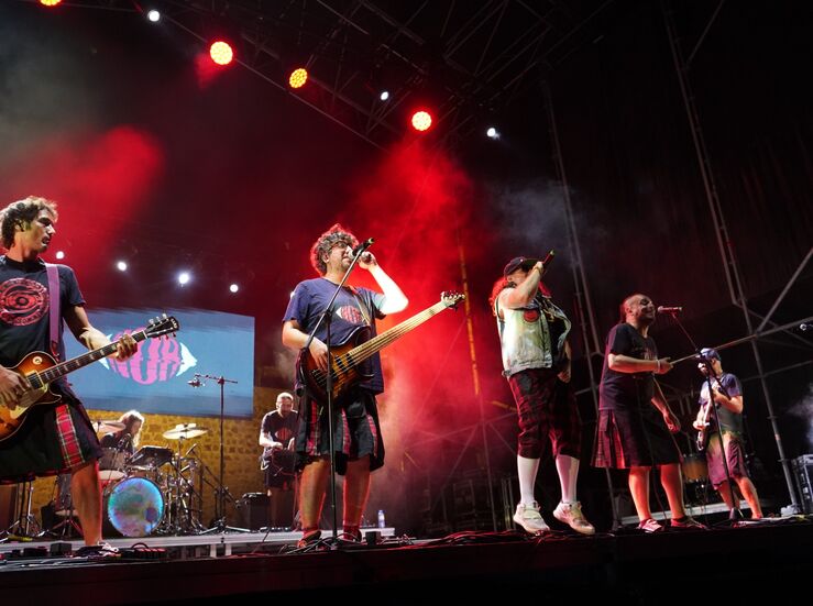 XXX Festival Folk Plasencia se despide de Torre Luca con una buena respuesta del pblico