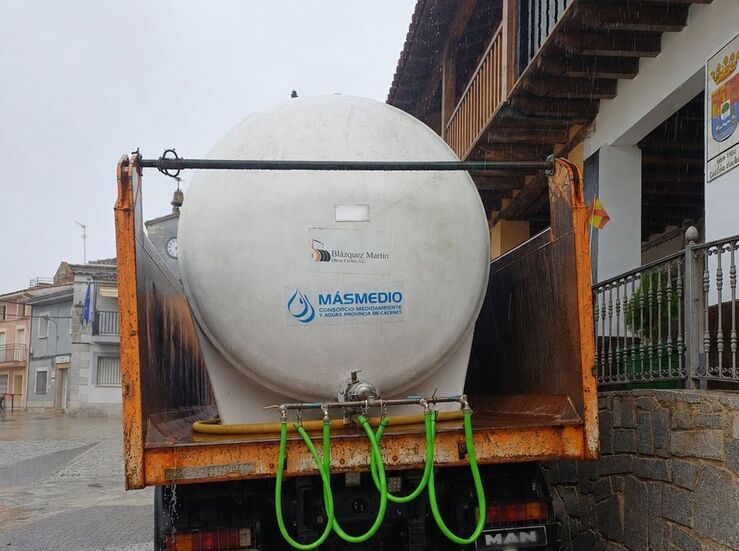 Robledillo Viandar y Losar de la Vera reciben cisternas para garantizar suministro agua