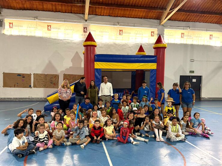 Los Campamentos Urbanos del IMAS Cceres concluyen sus actividades con una gran fiesta