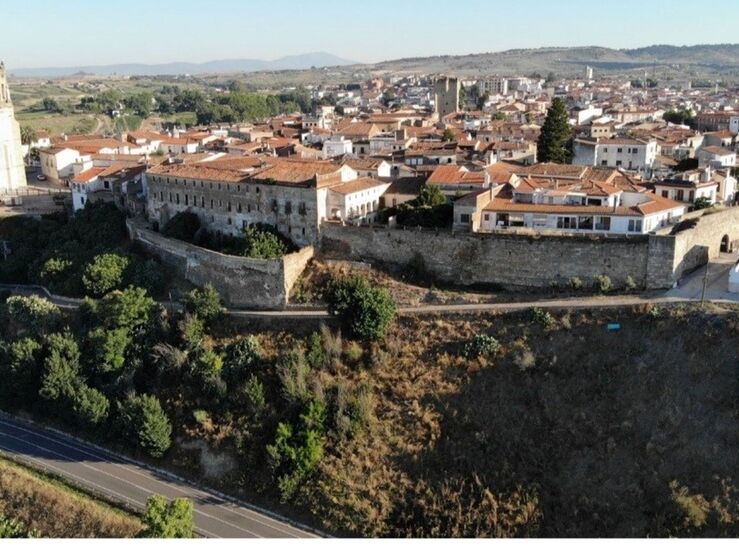 Abierto plazo optar a licitacin de la restauracin de dos tramos de la muralla de Coria