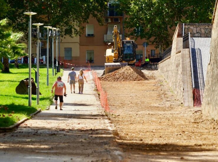 Ayuntamiento de Badajoz mejora los accesos al Parque Infantil con una nueva pavimentacin