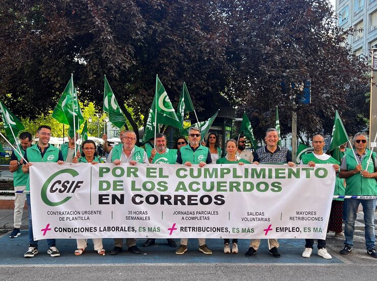 CSIF se concentra en Extremadura para alertar falta de personal y precariedad en Correos