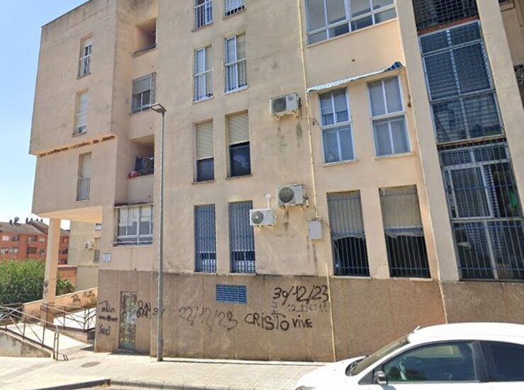 Ayuntamiento Cceres arreglar de forma subsidiaria desperfectos bloque de C Ro Vstula