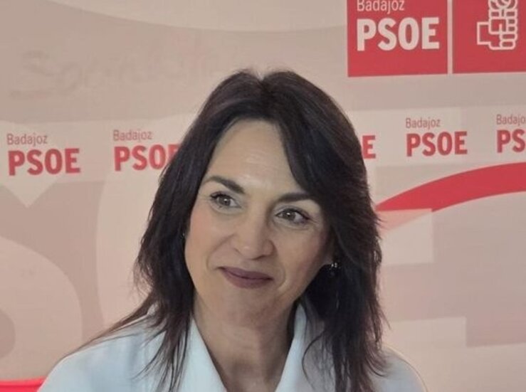 Concha Baos presenta su precandidatura a las primarias del PSOE de Badajoz