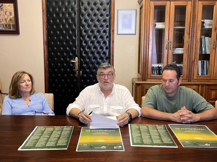 La via y el olivar centran IV Concurso de Fotografas de Los Santos de Maimona