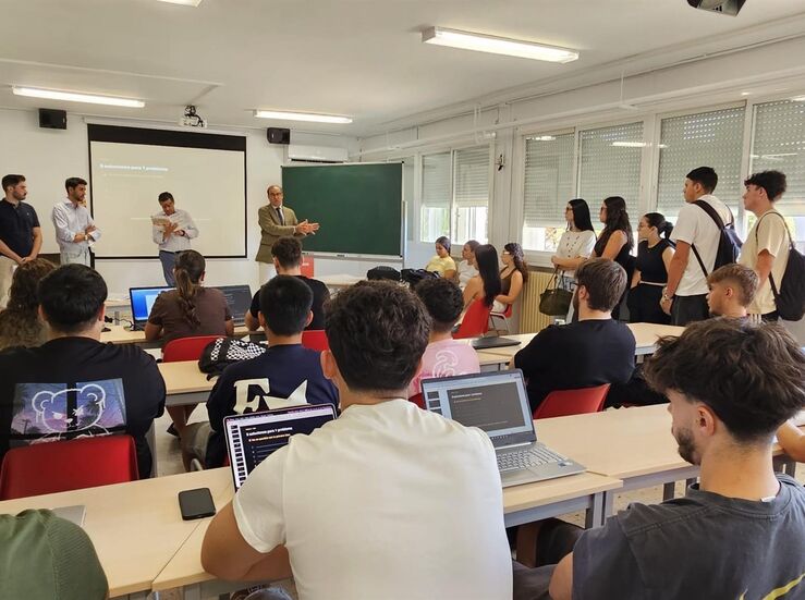 El alcalde de Cceres da la bienvenida a los nuevos estudiantes universitarios